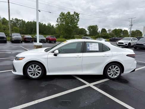 Used 2021 Toyota Camry LE FWD image 3