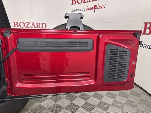 New 2025 Ford Bronco 4-Door image 27