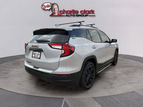 Used 2022 GMC Terrain SLT w/ LPO, 'HIT The Road' Package FWD image 5