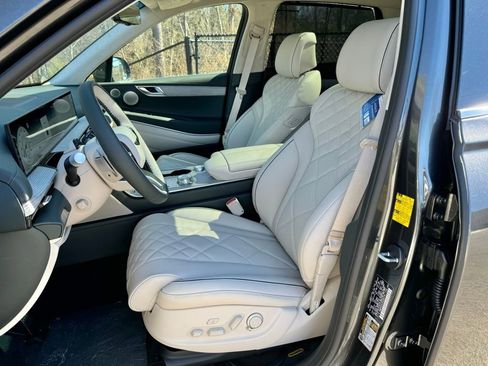 Used 2025 Genesis GV80 3.5T Prestige AWD/4WD image 18