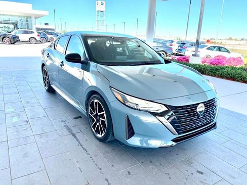 Used 2025 Nissan Sentra SR image 3