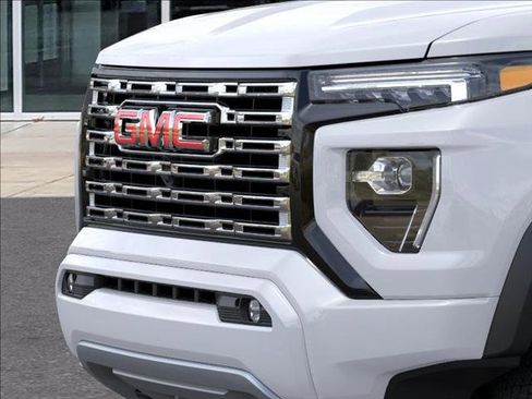 New 2026 GMC Canyon Denali image 13