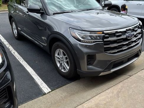 Used 2025 Ford Explorer Active RWD image 1