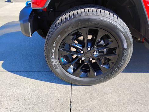 Used 2022 Jeep Wrangler Unlimited Sahara w/ Cold Weather Group image 23