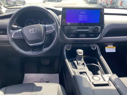 Used 2025 Toyota Grand Highlander AWD Hybrid image 10