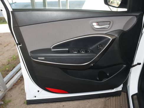 Used 2017 Hyundai Santa Fe Sport image 9