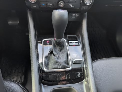 Used 2025 Jeep Compass Latitude AWD/4WD image 11