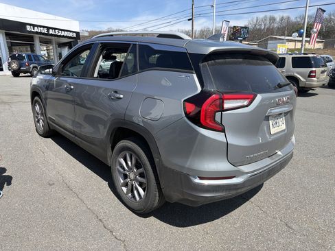Used 2024 GMC Terrain SLT AWD/4WD image 2