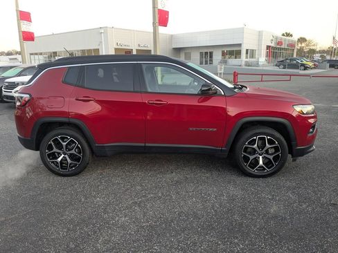 Used 2025 Jeep Compass Limited AWD/4WD image 3