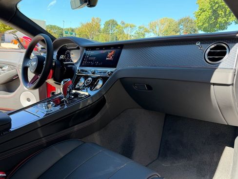 Used 2024 Bentley Continental GT V8 image 2