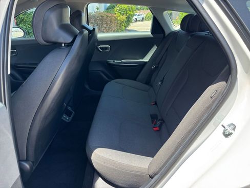 Used 2025 Kia K4 FWD image 25