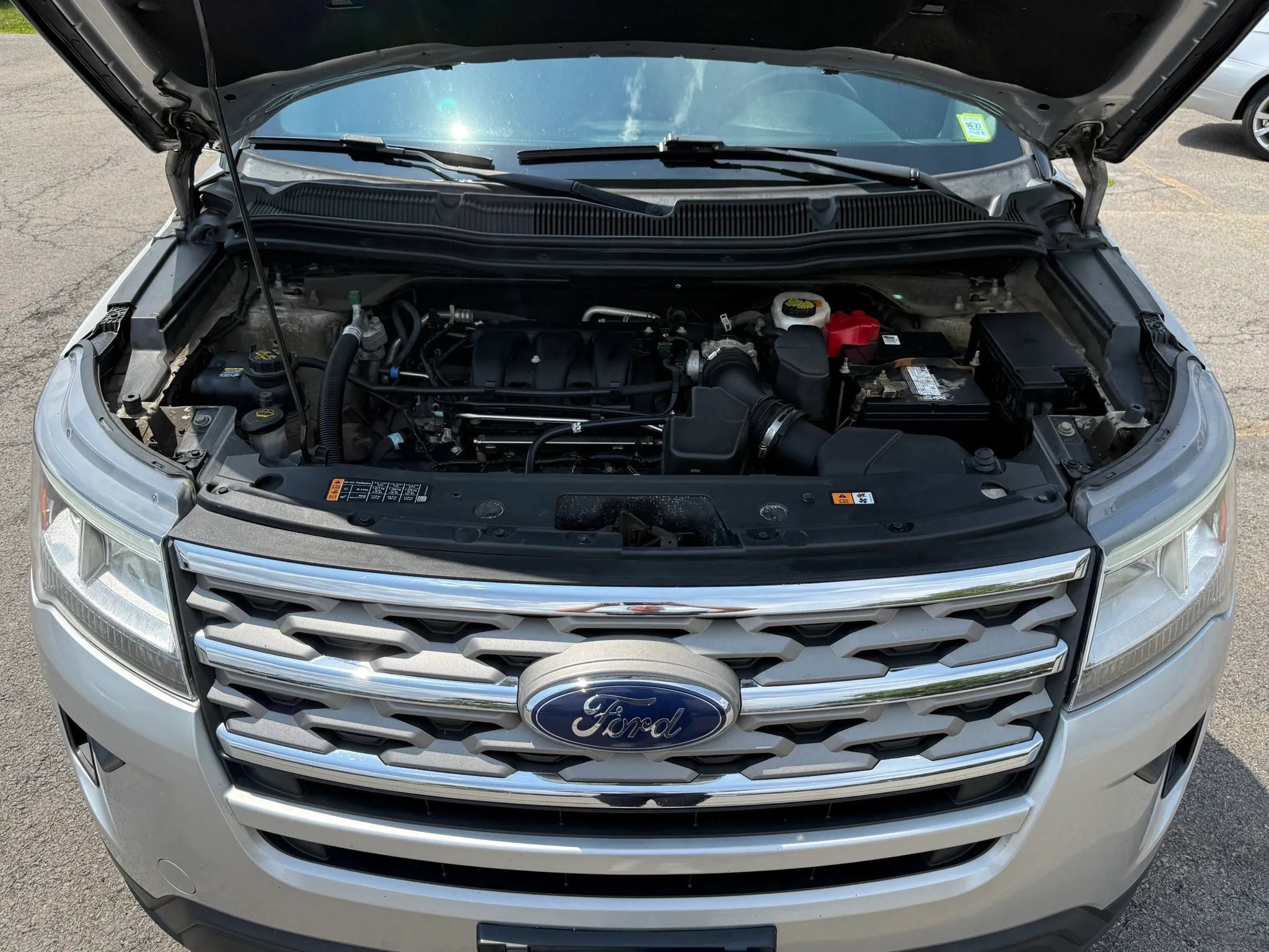 Used 2018 Ford Explorer XLT w/ Equipment Group 201A AWD/4WD image 34