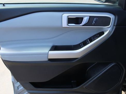 Used 2021 Ford Explorer XLT w/ Equipment Group 202A image 7