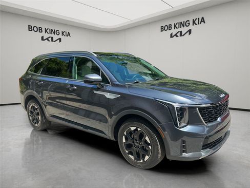 Used 2024 Kia Sorento S w/ Panoramic Sunroof Package FWD image 7