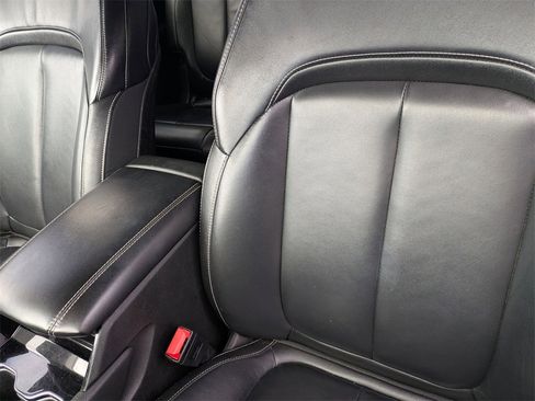 Used 2023 Jeep Grand Cherokee L Limited w/ Black Appearance Package image 16