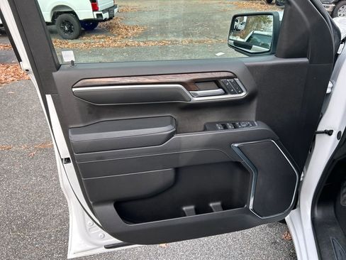 Used 2024 GMC Sierra 1500 SLT image 17