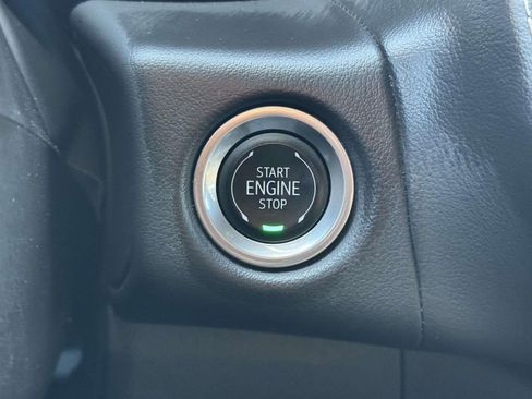 Used 2024 GMC Yukon SLT image 29