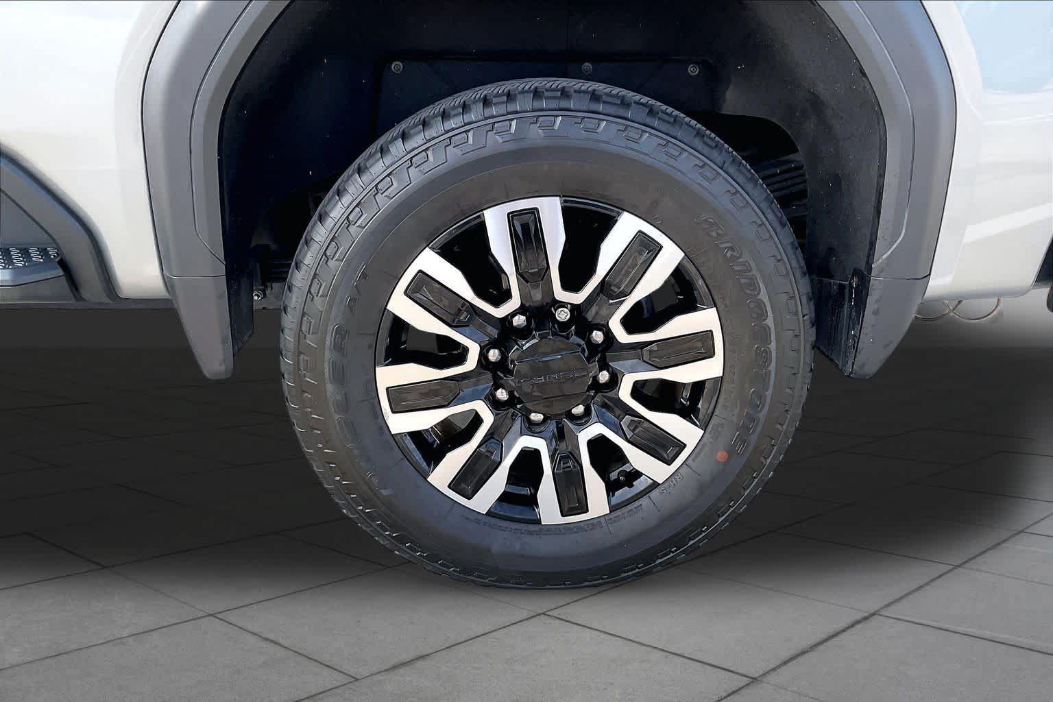 Used 2024 GMC Sierra 2500 Denali Ultimate AWD/4WD image 21