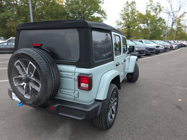 Used 2024 Jeep Wrangler Unlimited w/ Convenience Group AWD/4WD image 21