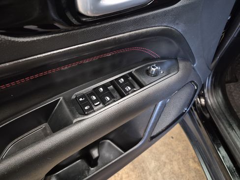 Used 2025 Jeep Compass Trailhawk AWD/4WD image 10
