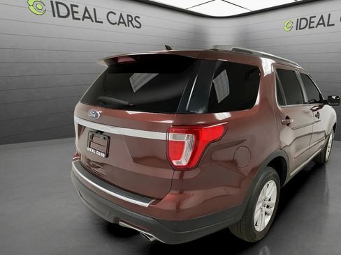 Used 2018 Ford Explorer XLT w/ Equipment Group 201A AWD/4WD image 5