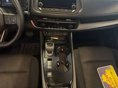 Used 2025 Nissan Rogue SV FWD image 11
