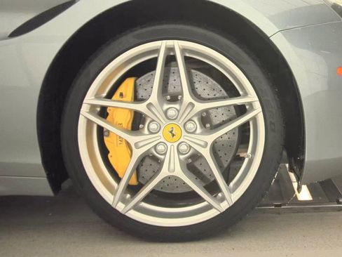 Used 2015 Ferrari California T image 19