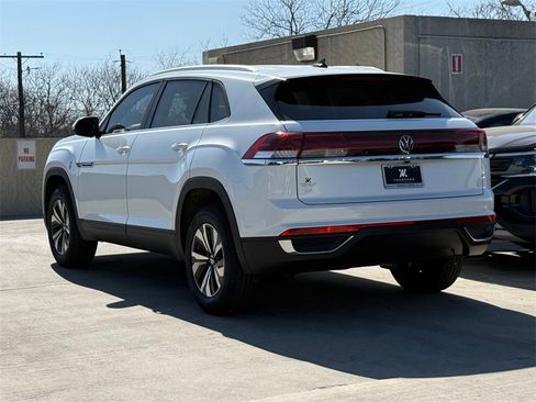 New 2026 Volkswagen Atlas Cross Sport SE image 9