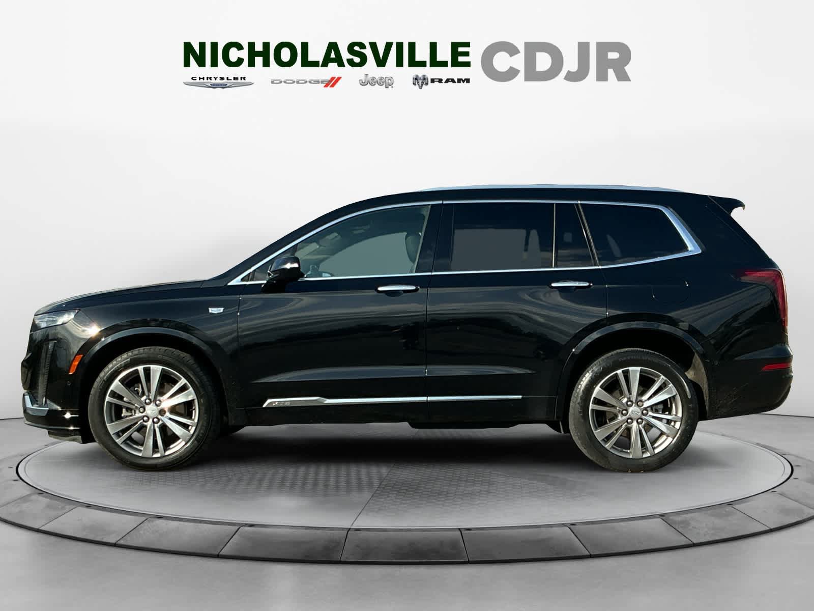Used 2024 Cadillac XT6 Premium Luxury w/ Technology Package AWD/4WD image 2