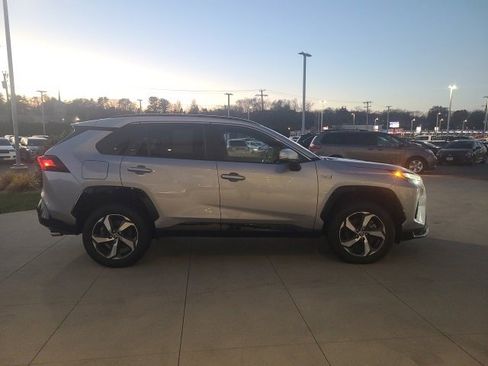 Used 2023 Toyota RAV4 SE image 8