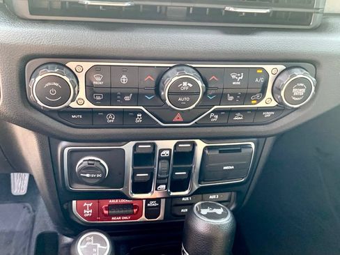 Used 2024 Jeep Wrangler Unlimited Sport AWD/4WD image 37
