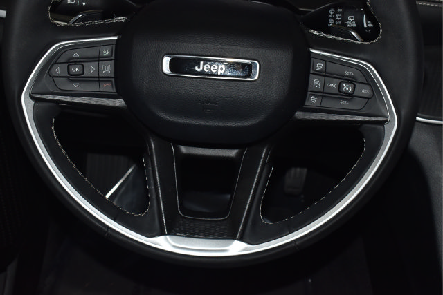 Used 2024 Jeep Grand Cherokee Altitude AWD/4WD image 20