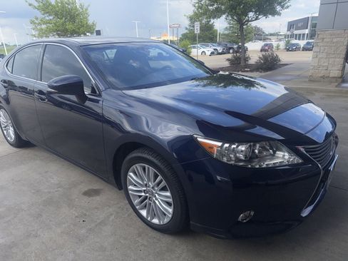 Used 2014 Lexus ES 350 w/ Luxury Package FWD image 18