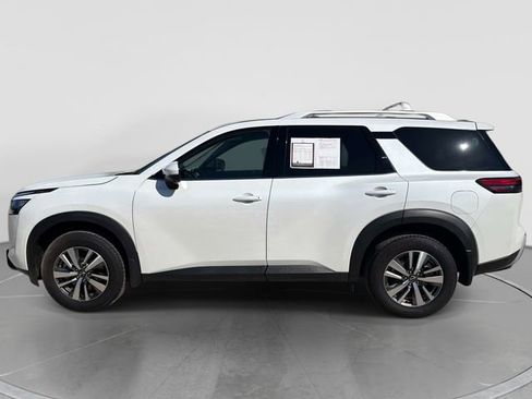 Used 2025 Nissan Pathfinder SL AWD/4WD image 7