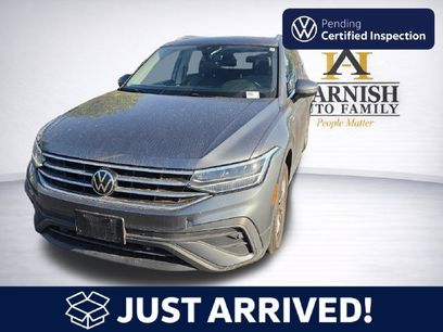 Used 2023 Volkswagen Tiguan SE w/ Panoramic Sunroof Package