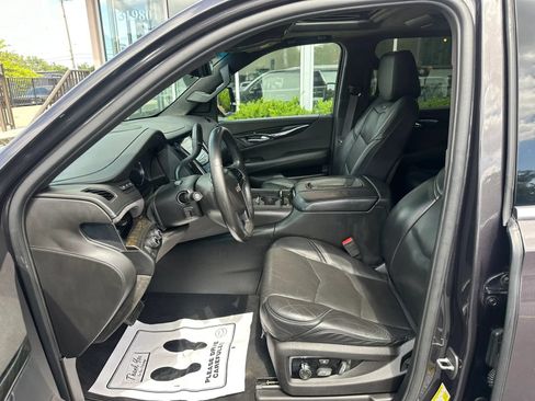 Used 2017 Cadillac Escalade Platinum AWD/4WD image 10