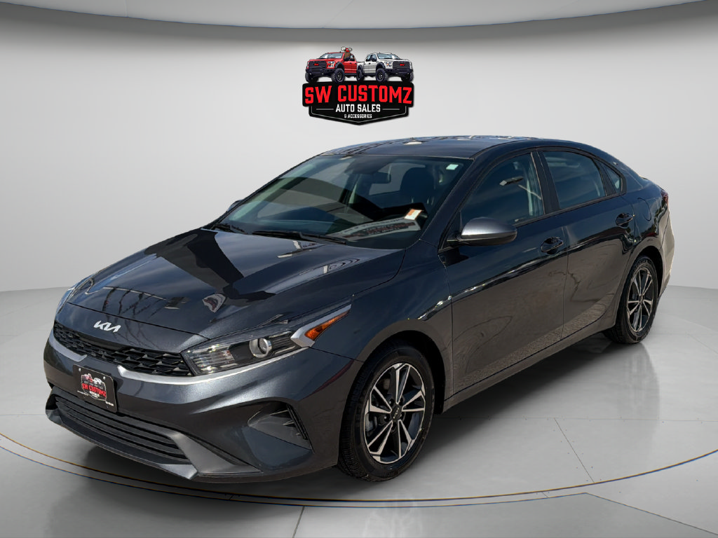 Used 2023 Kia Forte LXS FWD image 3