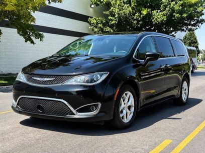 Used 2020 Chrysler Pacifica Touring w/ Tire & Wheel Group