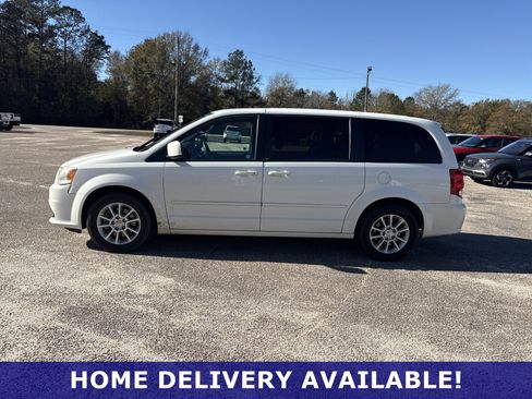 Used 2013 Dodge Grand Caravan R/T image 4