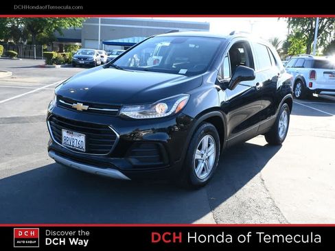 Used 2020 Chevrolet Trax LT w/ LT Convenience Package FWD image 1