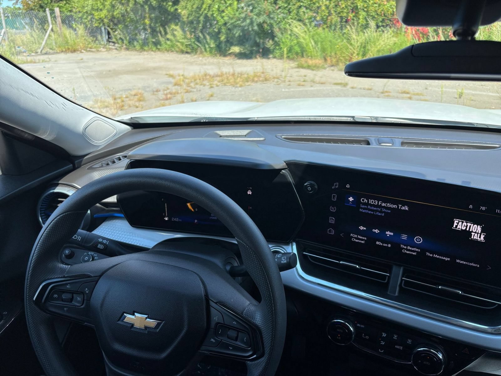 Used 2025 Chevrolet Trax LT FWD image 30