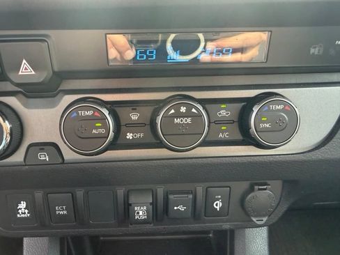 Used 2023 Toyota Tacoma TRD Off-Road AWD/4WD image 18