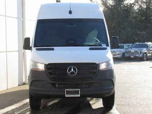 Used 2025 Mercedes-Benz Sprinter 2500 image 3