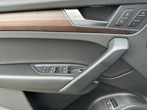 Used 2024 Audi Q5 e Premium image 11