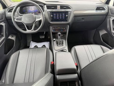 Used 2024 Volkswagen Tiguan SE FWD image 12