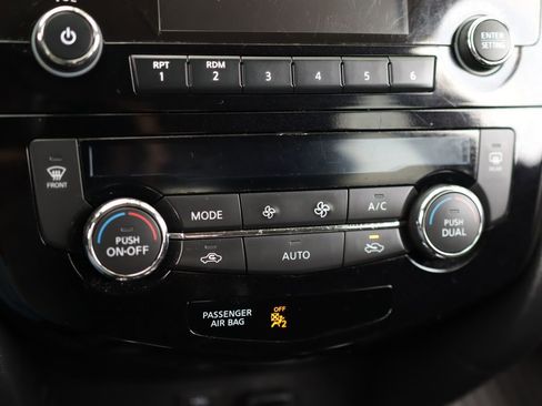 Used 2016 Nissan Rogue SV AWD/4WD image 16