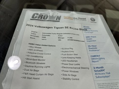 Certified 2024 Volkswagen Tiguan SE R-Line image 40