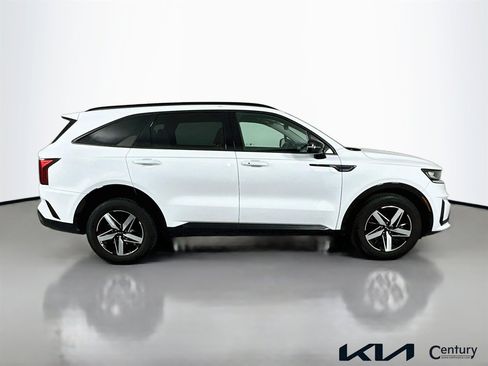 Certified 2023 Kia Sorento S image 4