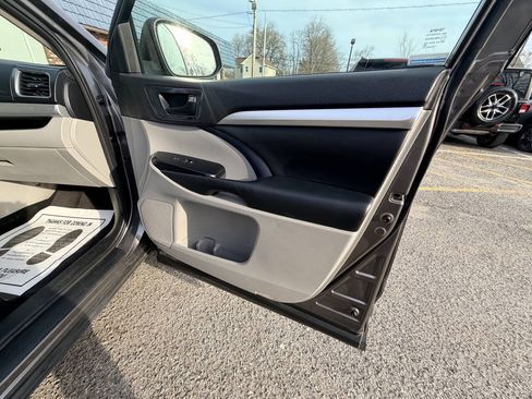 Used 2015 Toyota Highlander Plus AWD/4WD image 14