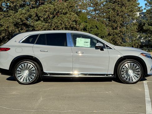 New 2025 Mercedes-Benz Maybach EQS 680 4MATIC image 6